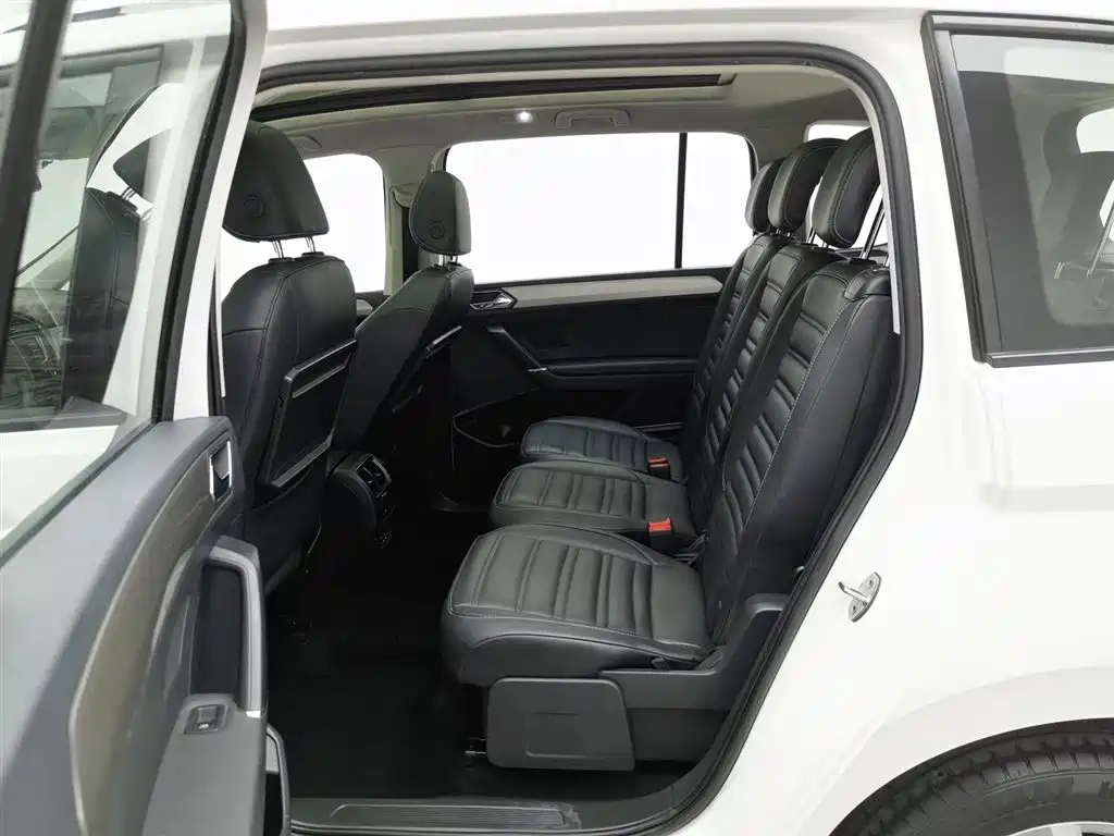 Volkswagen Touran 2019 — фото 15