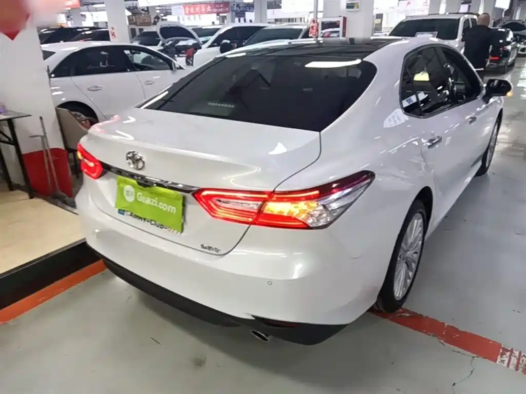 Toyota Camry 2020 — фото 7