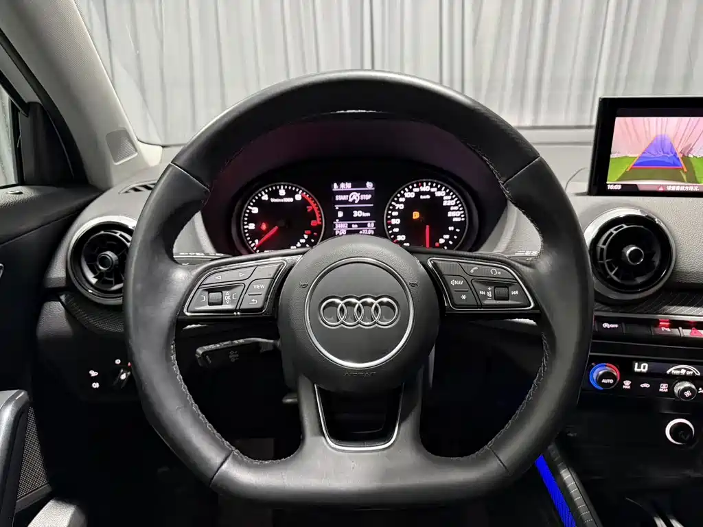 Audi Q2L 2022 — фото 14