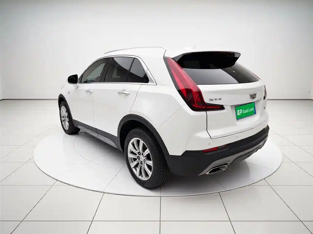 Cadillac XT4 2022 — фото 4
