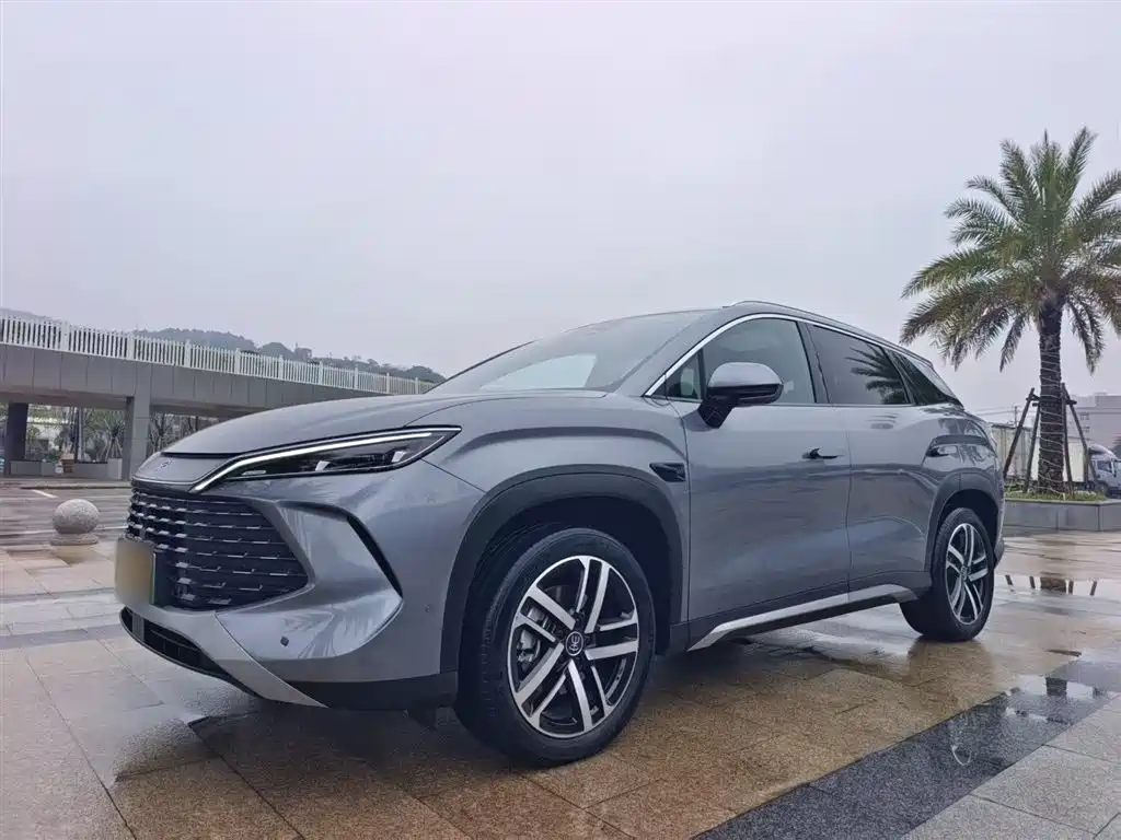 BYD L DM-i 2025 — фото 1