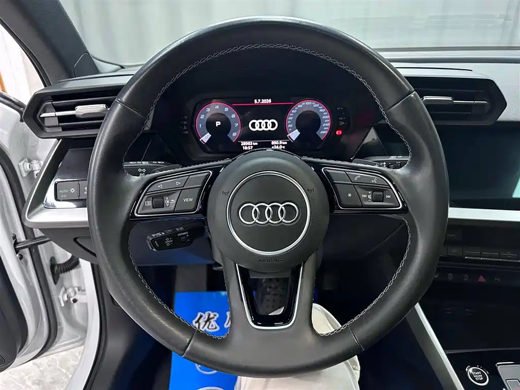 Audi A3 2023 — фото 13