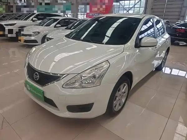 Nissan Tiida 2015