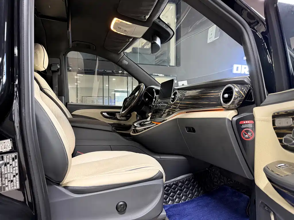 Mercedes-Benz V-Class 2020 — фото 10