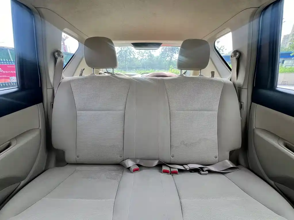Nissan Livina 2015 — фото 10