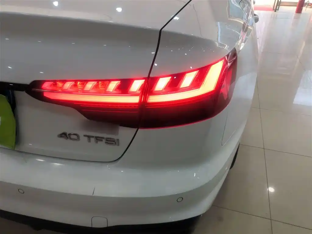 Audi A4L 2023 — фото 24