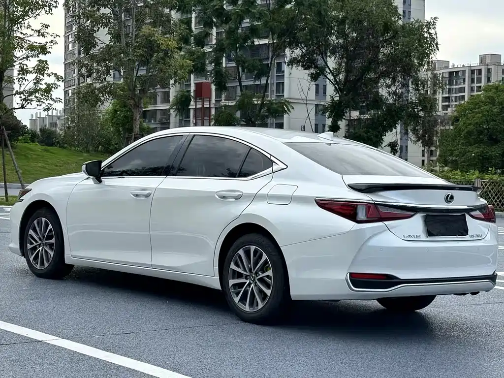 Lexus ES 2024 — фото 9