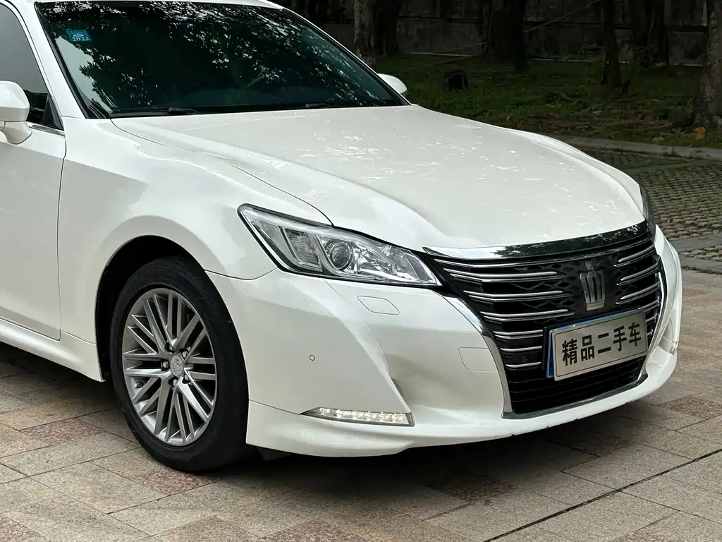 Toyota Crown 2018 — фото 15