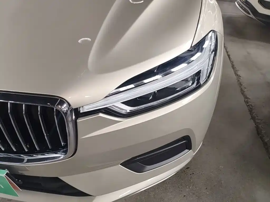 Volvo XC60 2018 — фото 24