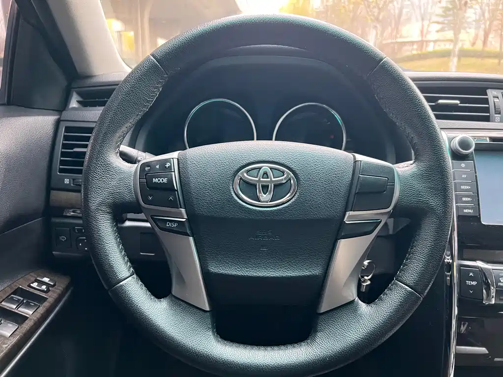 Toyota Reiz 2017 — фото 13