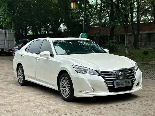 Toyota Crown 2017