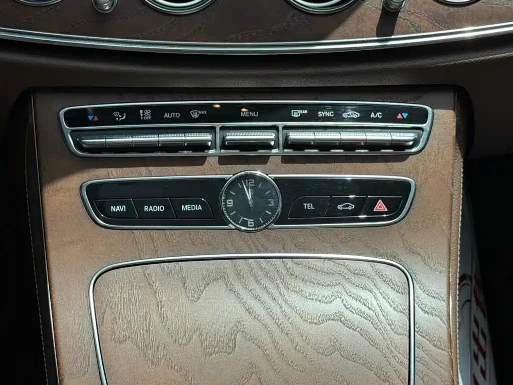 Mercedes-Benz E-Class 2020 — фото 15