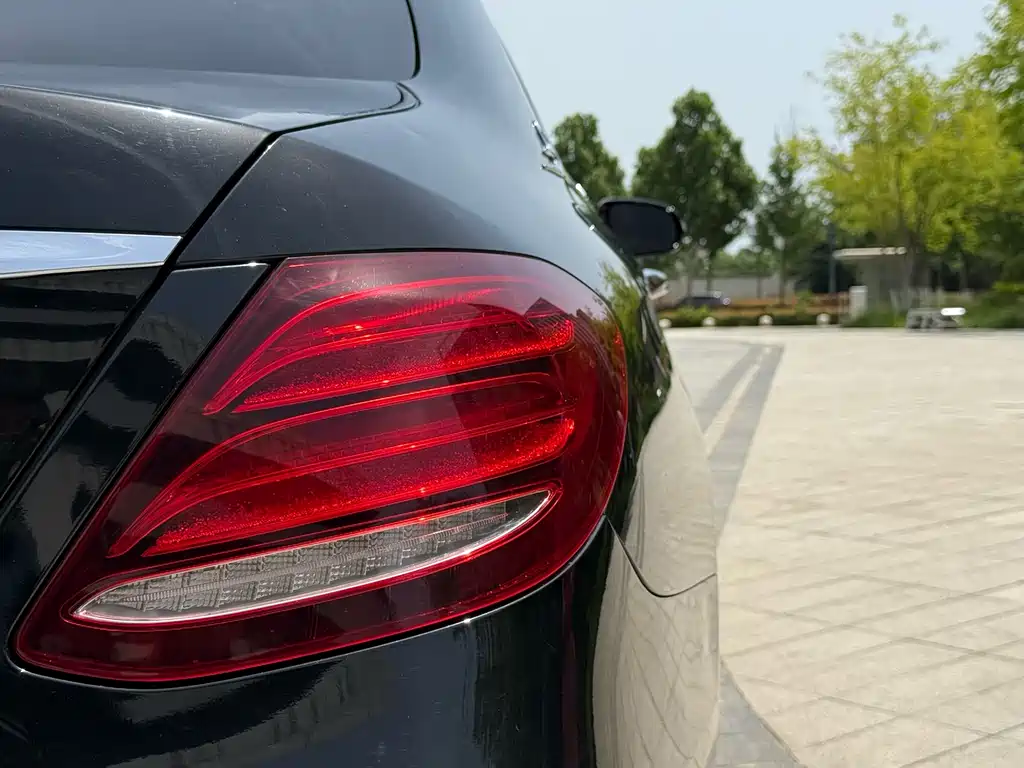 Mercedes-Benz E-Class 2020 — фото 30