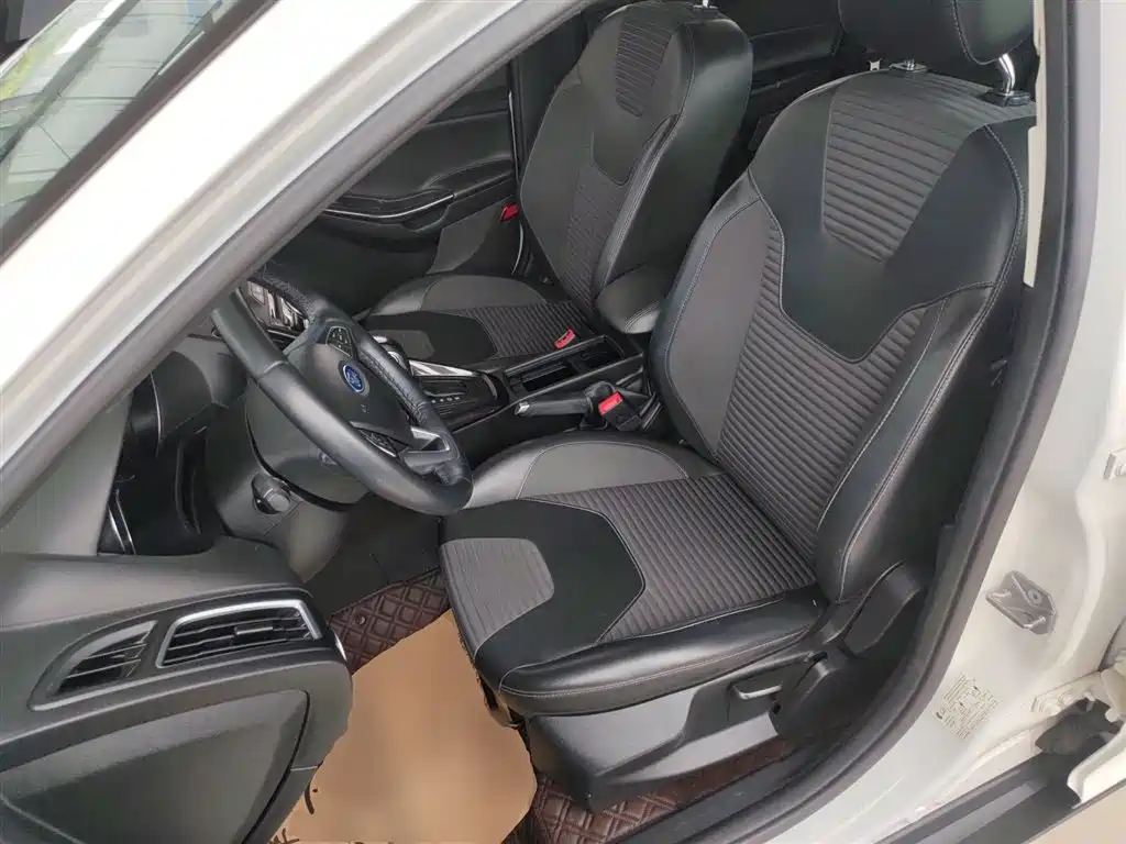 Ford Focus 2018 — фото 15