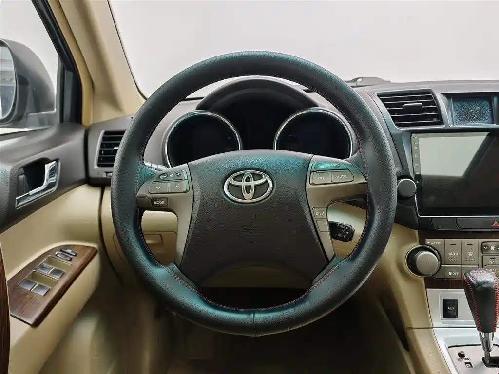 Toyota Highlander 2010 — фото 11