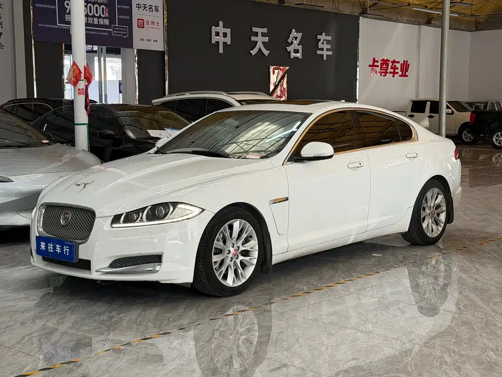Jaguar XF 2015 — фото 1