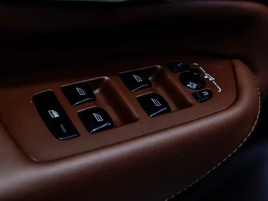 Volvo XC90 2023 — фото 25