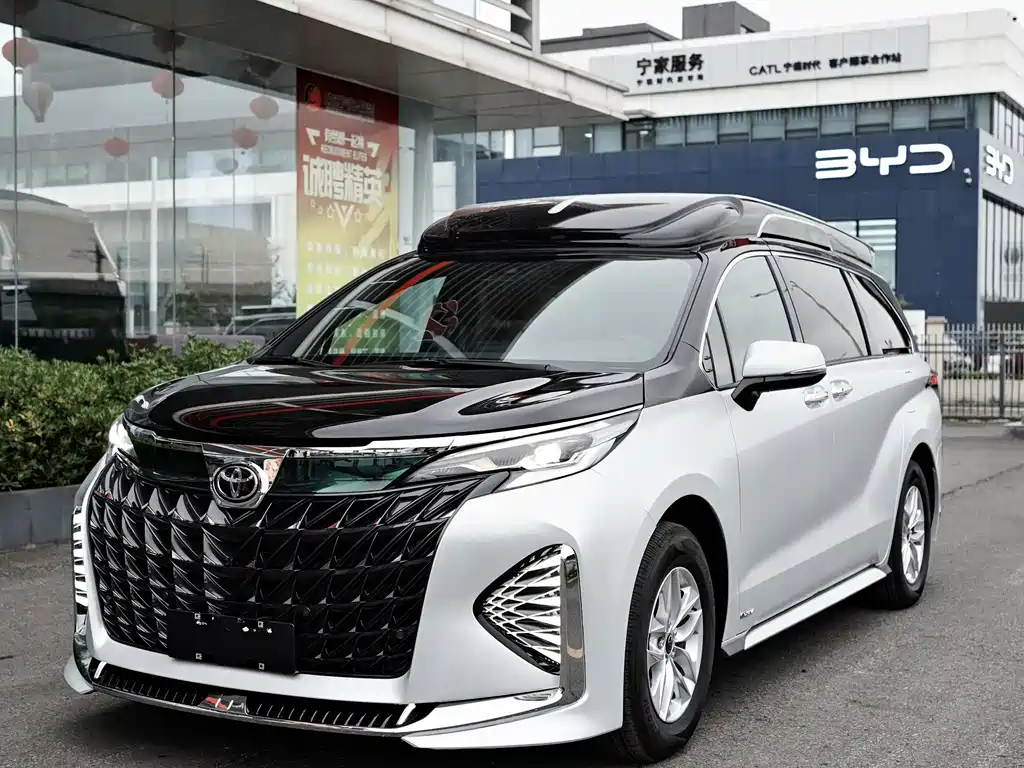 Toyota Granvia — фото 1