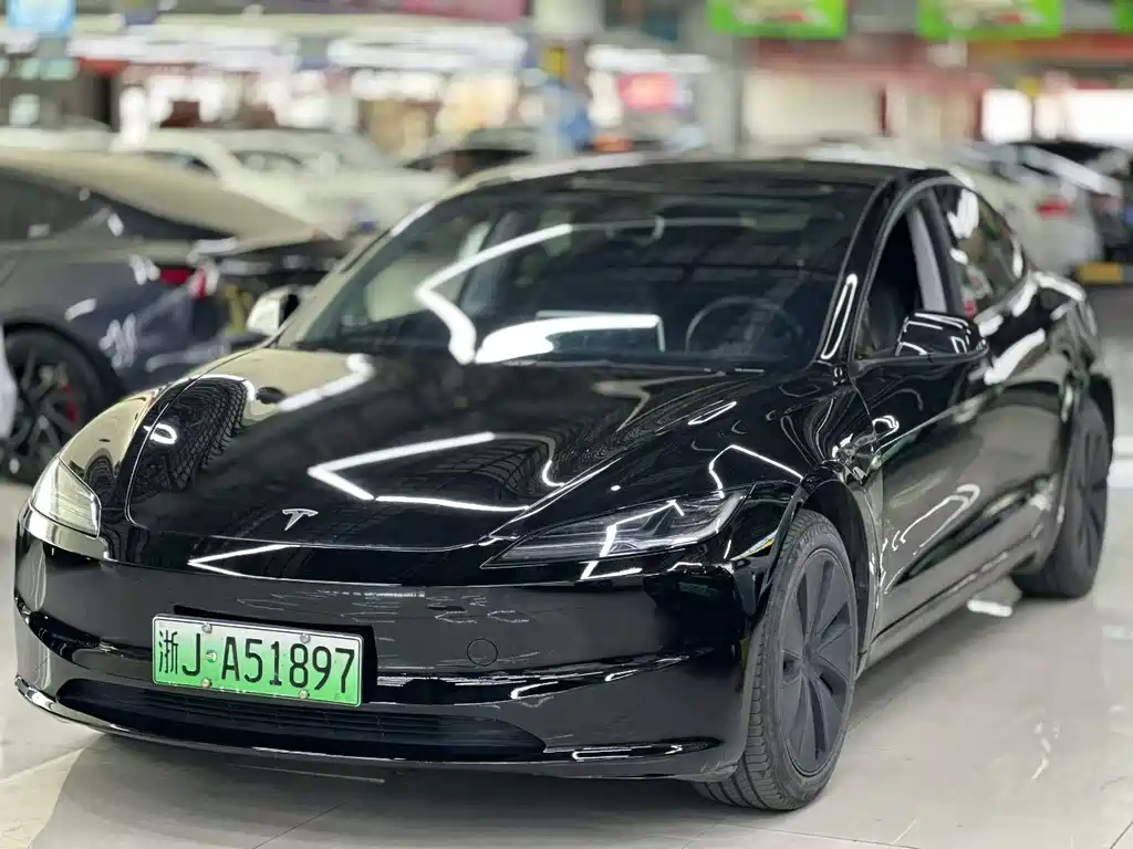 Tesla Model 3 2024 — фото 1