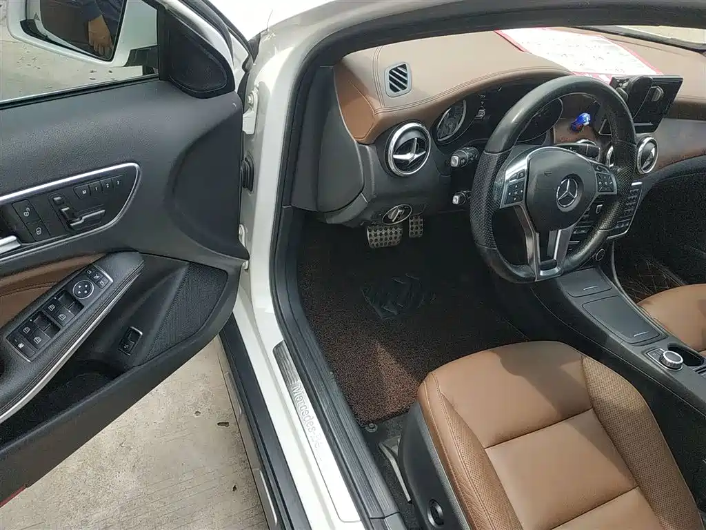 Mercedes-Benz GLA 2015 — фото 16