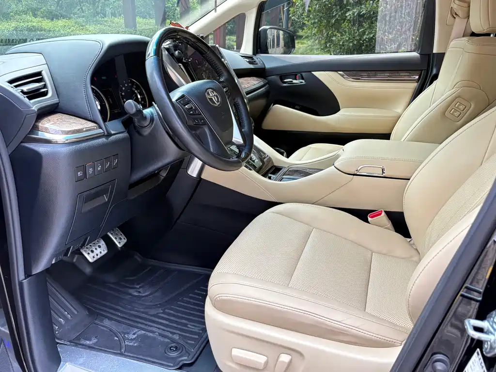Toyota Alphard 2022 — фото 9
