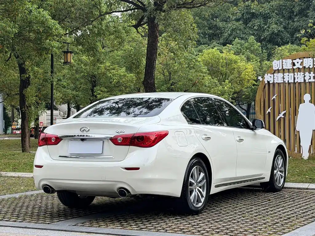 Infiniti Q50L 2017 — фото 18