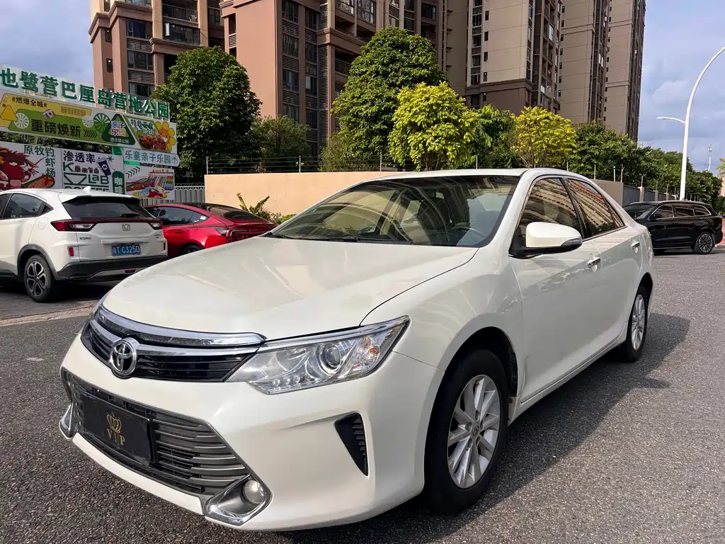 Toyota Camry 2016 — фото 3