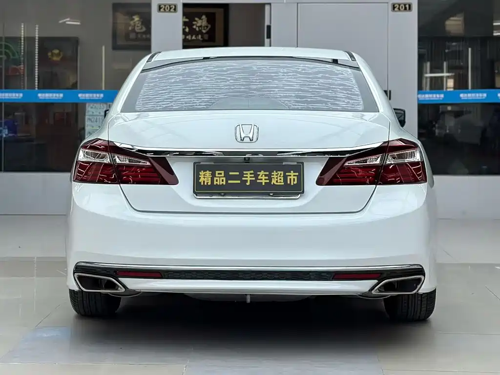 Honda Accord 2017 — фото 9
