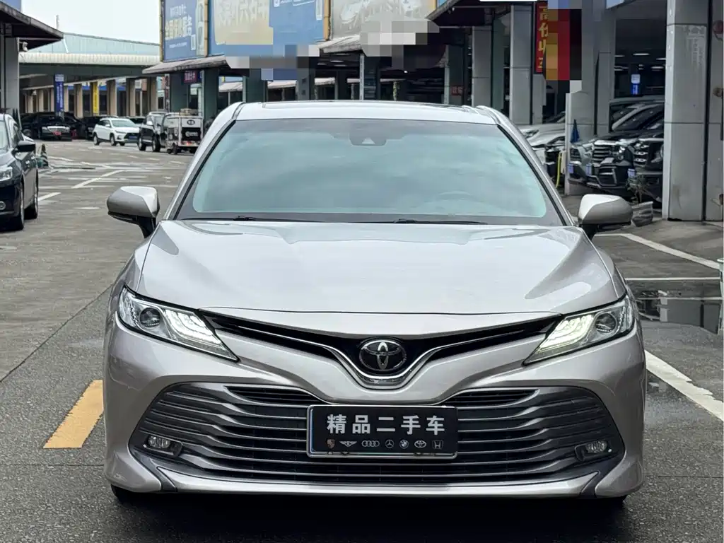 Toyota Camry 2018 — фото 2