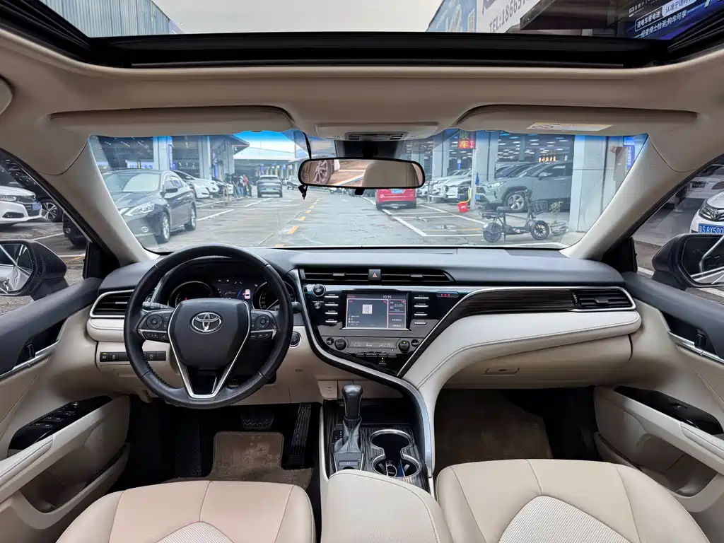 Toyota Camry 2018 — фото 14