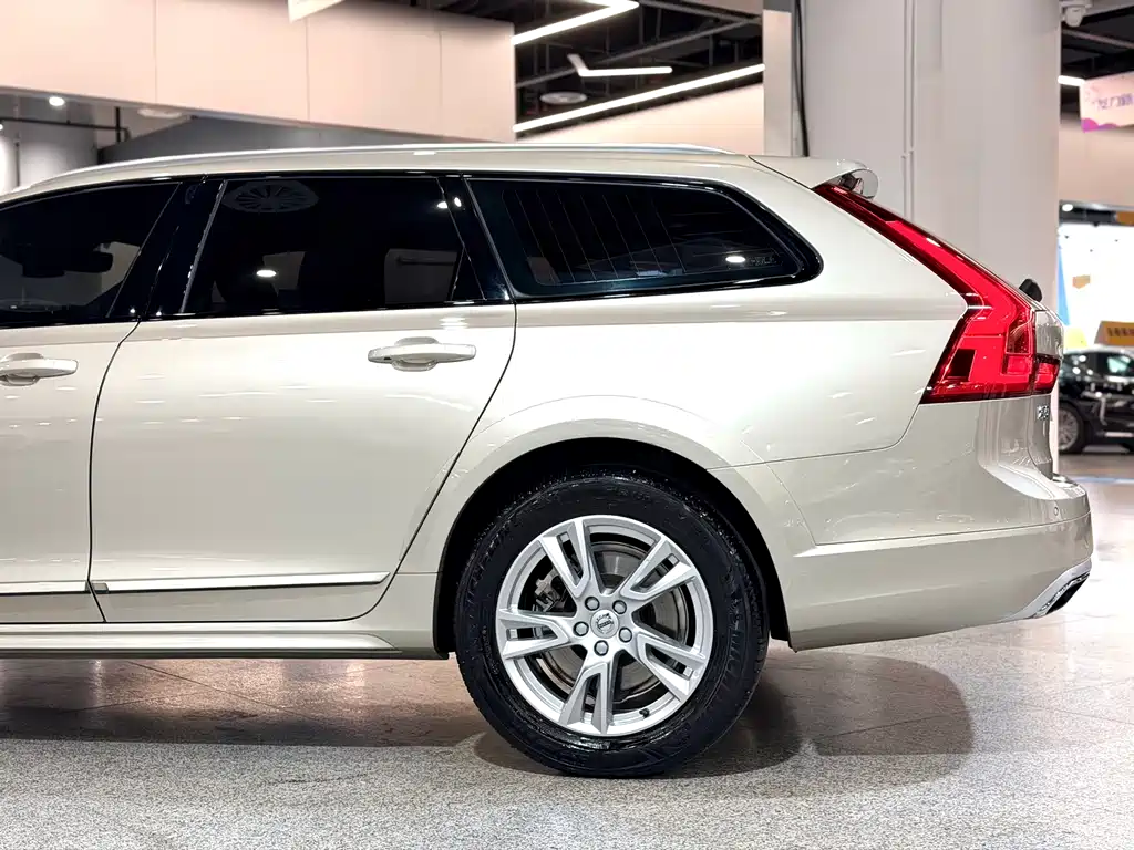 Volvo V90 2019 — фото 13