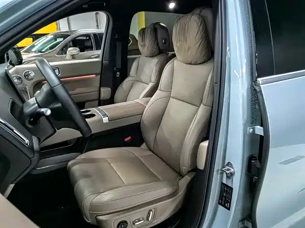Li Auto L6 2025
