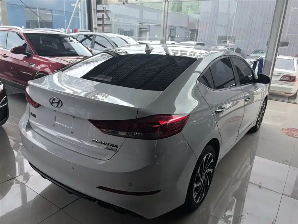 Hyundai Elantra 2019 — фото 7