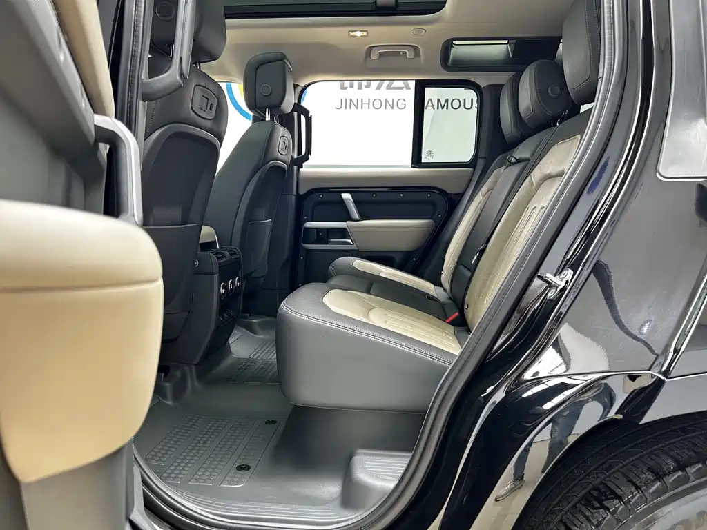 Land Rover Defender 2021 — фото 12