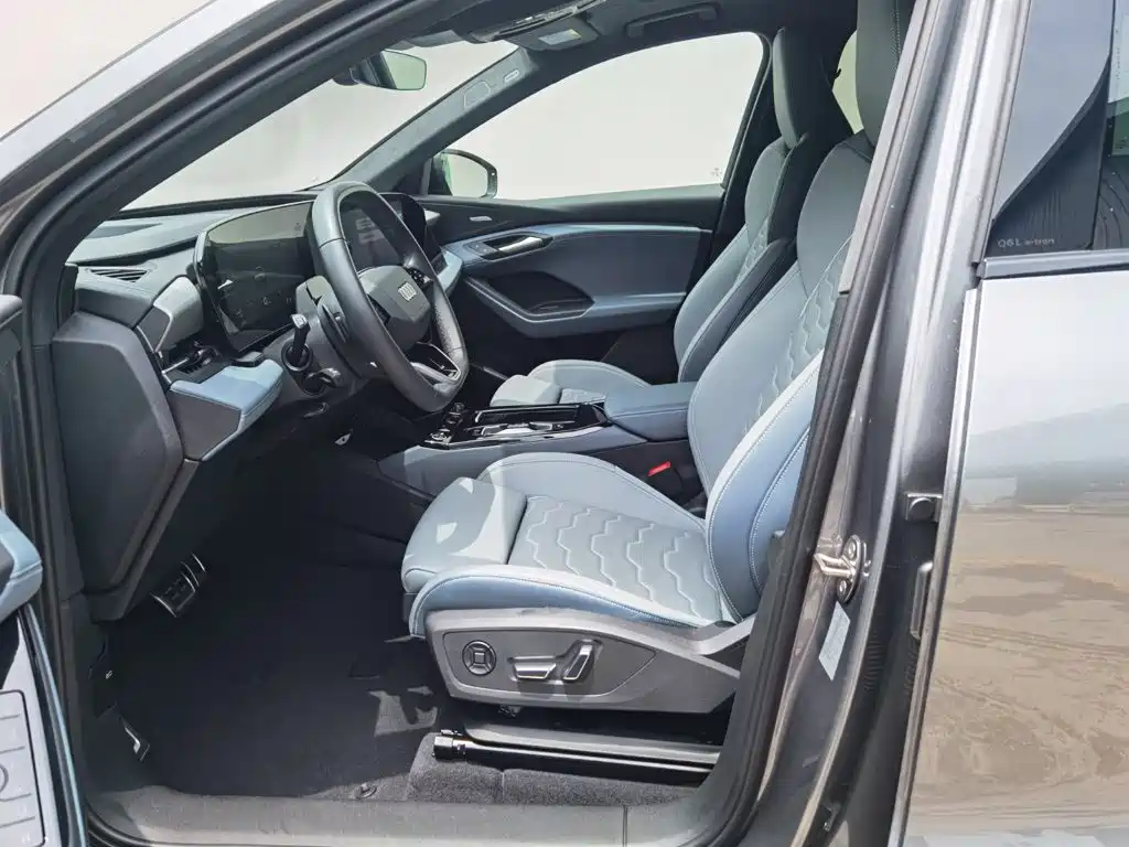 Audi Q6L E-Tron 2025 — фото 12