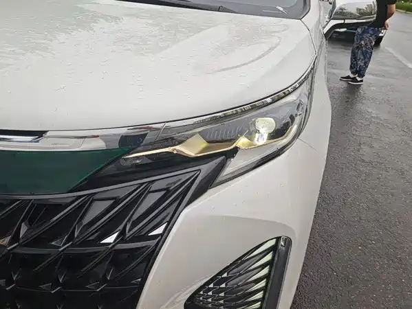 Toyota Granvia 2024