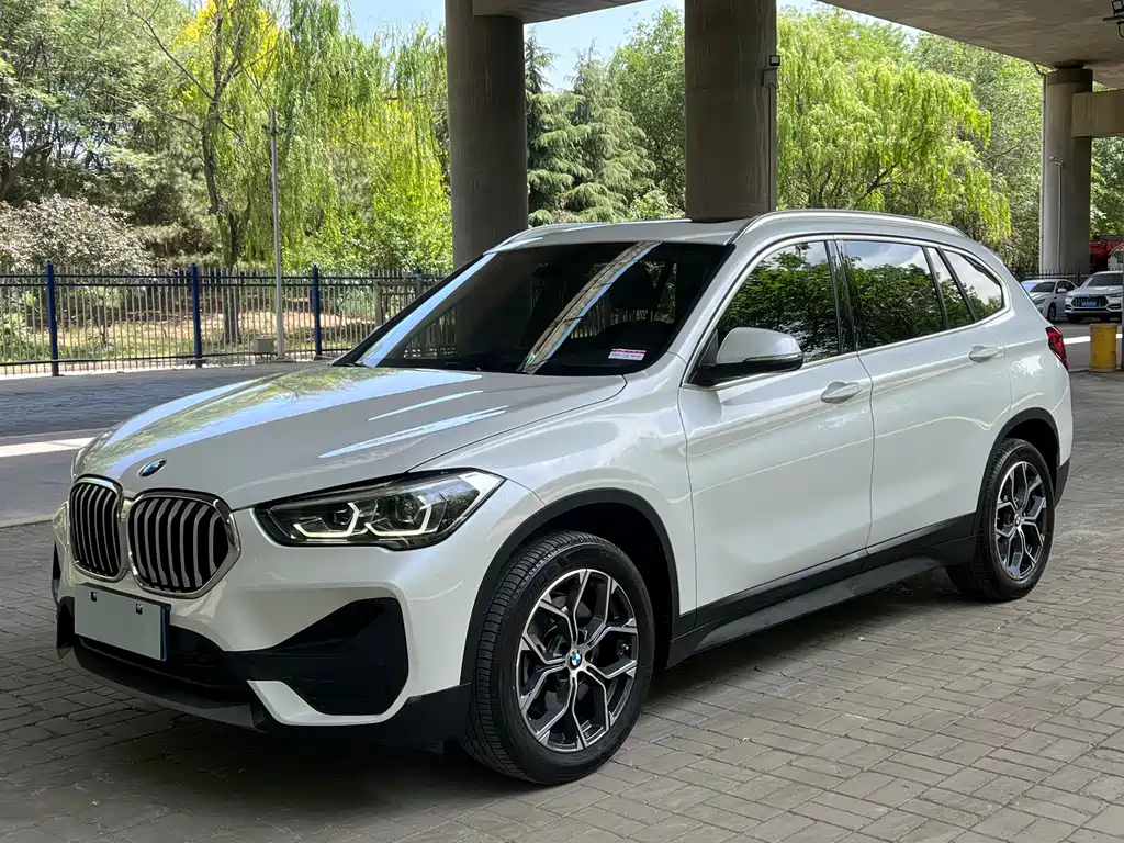 BMW X1 2021 — фото 1