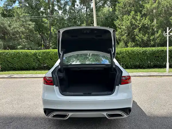 Jaguar XFL 2024