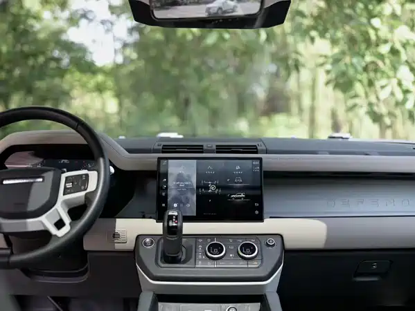 Land Rover Defender 2022