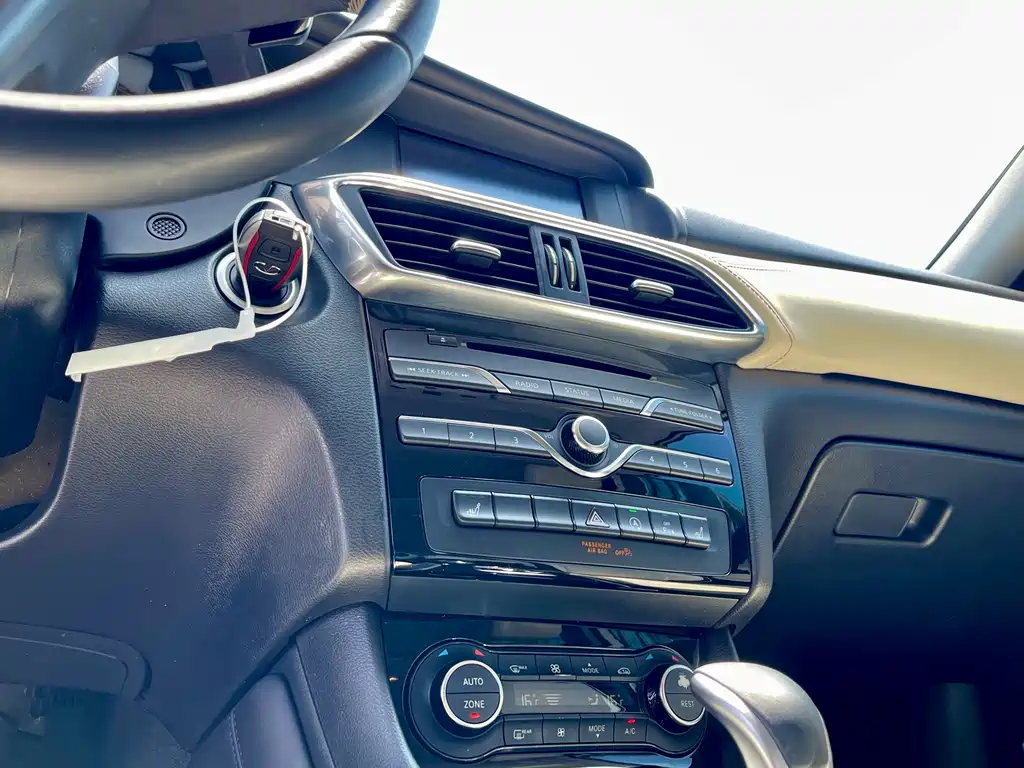 Infiniti QX30 2017 — фото 15