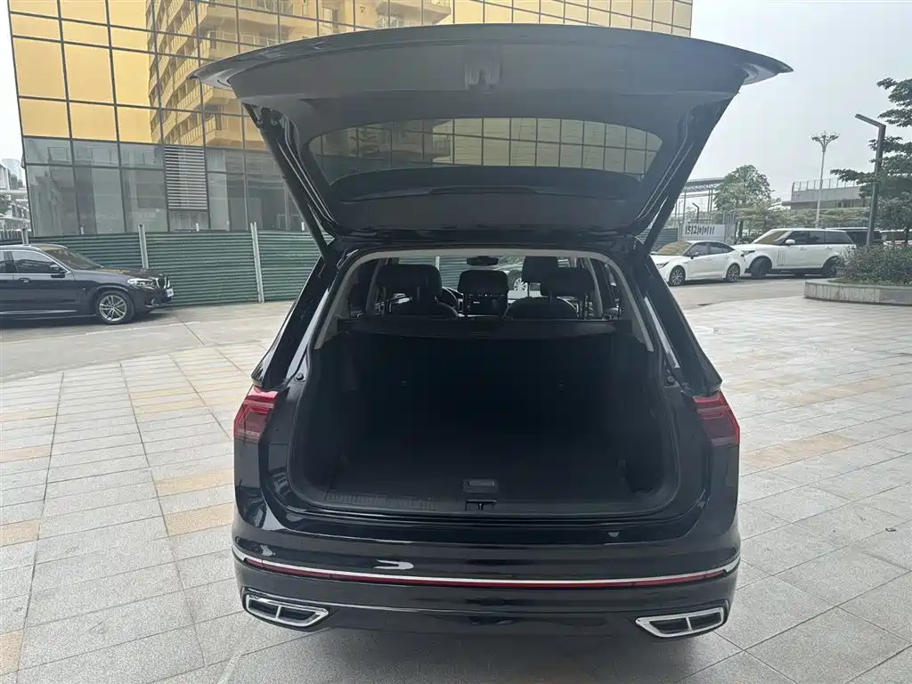 Volkswagen Tiguan L 2023 — фото 18