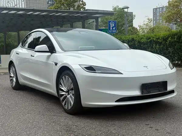 Tesla Model 3 2023