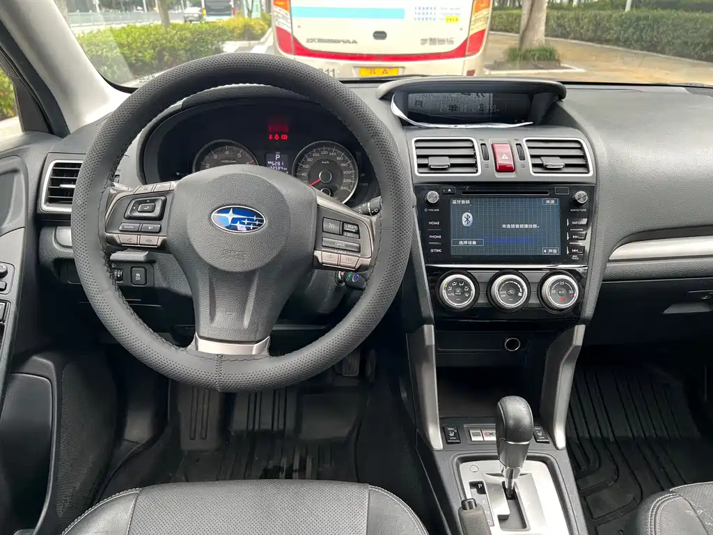 Subaru Forester 2015 — фото 10