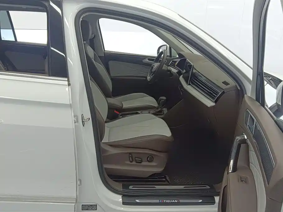 Volkswagen Tiguan L 2023 — фото 8