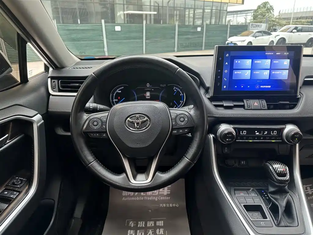 Toyota RAV4 2023 — фото 11