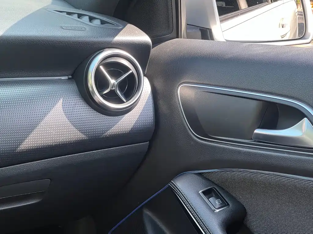 Mercedes-Benz A-Class 2014 — фото 15