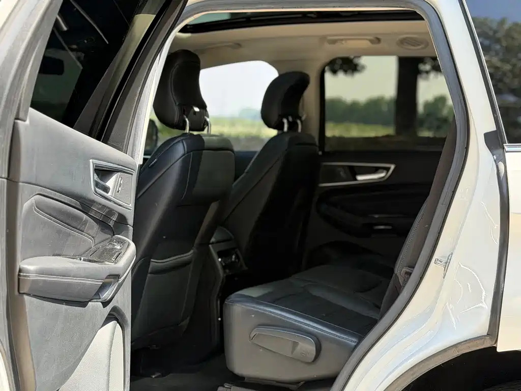 Ford Edge 2017 — фото 12
