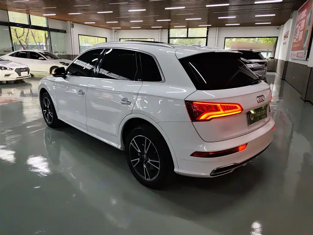 Audi Q5L 2020 — фото 5