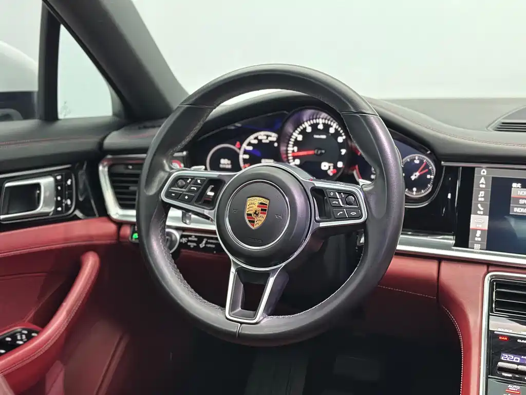 Porsche Panamera 2018 — фото 37