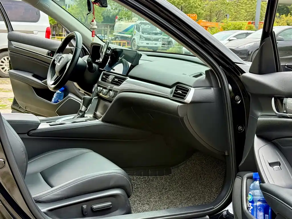 Honda Accord 2022 — фото 11